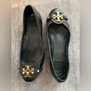 Tory Burch Black and Gold Ballet Flats. 8.5.